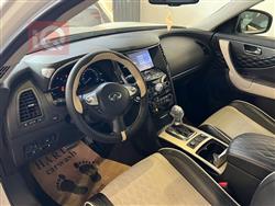 Infiniti Q70